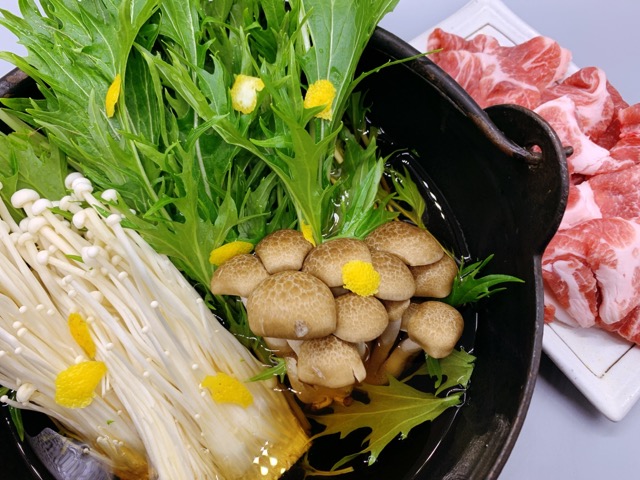 簡単美味しい鍋レシピ　柚子香る〖水菜と豚肉のはりはり鍋〗の作り方
