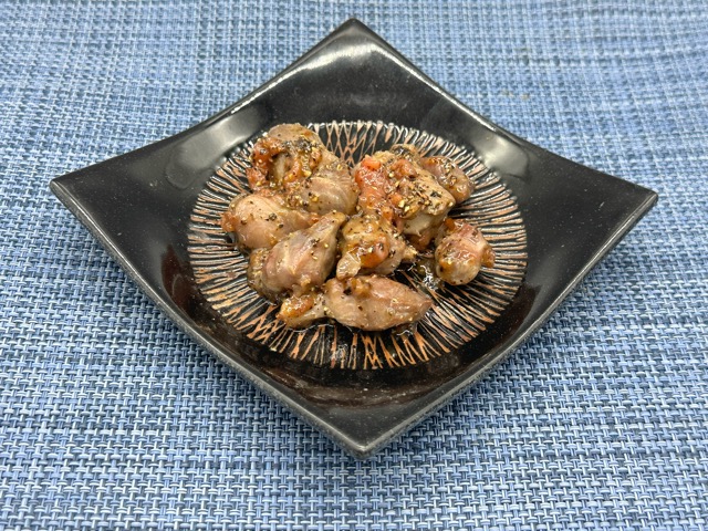 鶏肉料理レシピ〖砂肝と梅ぼしの黒胡椒炒め〗