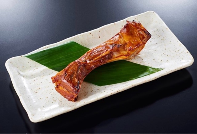魚料理レシピ〖まぐろカマのにんにくオイル焼き〗